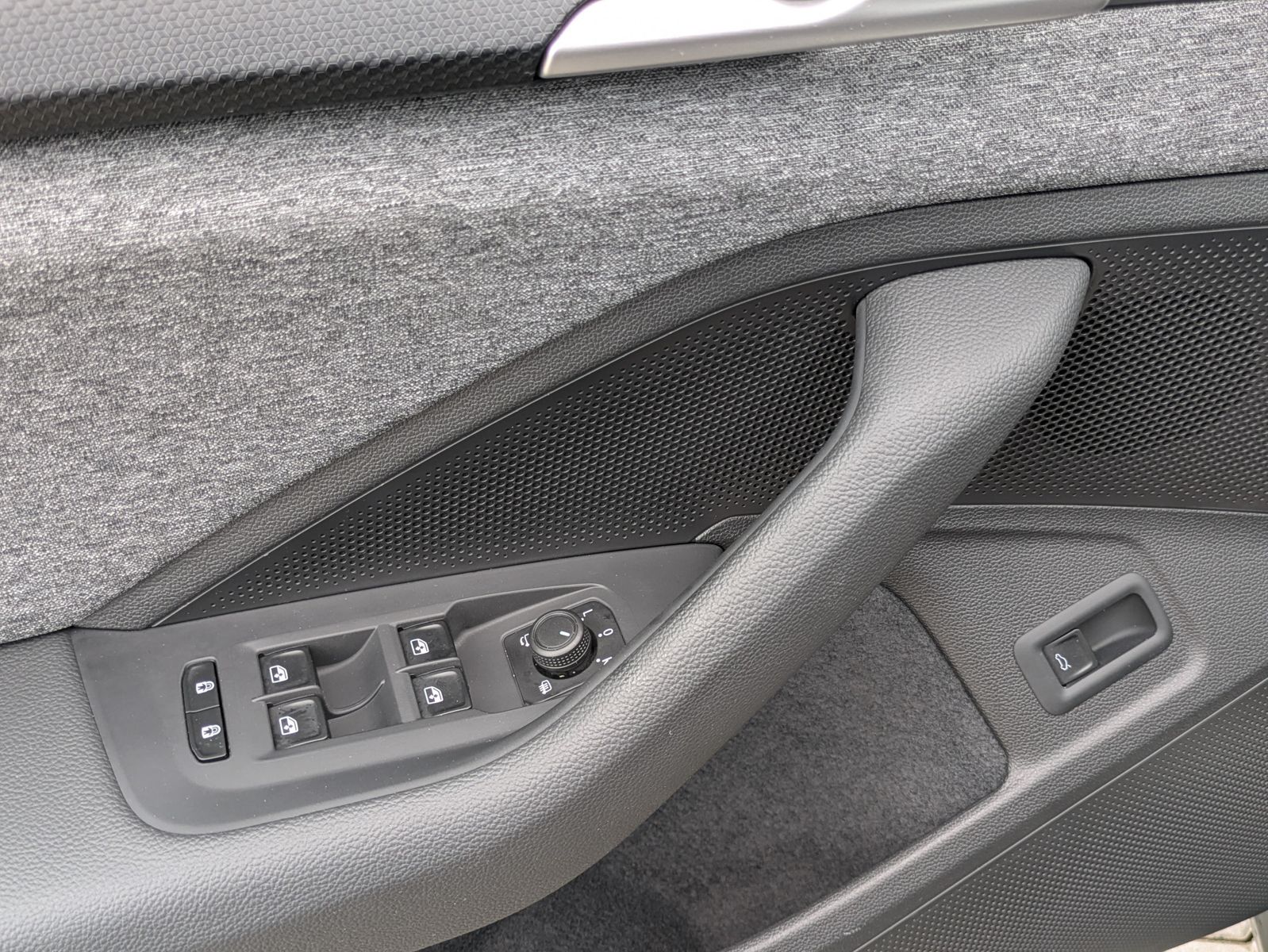 Fahrzeugabbildung SKODA Superb 2.0 TDI 4x4 Selection MATRIX*AHK*5J GAR.