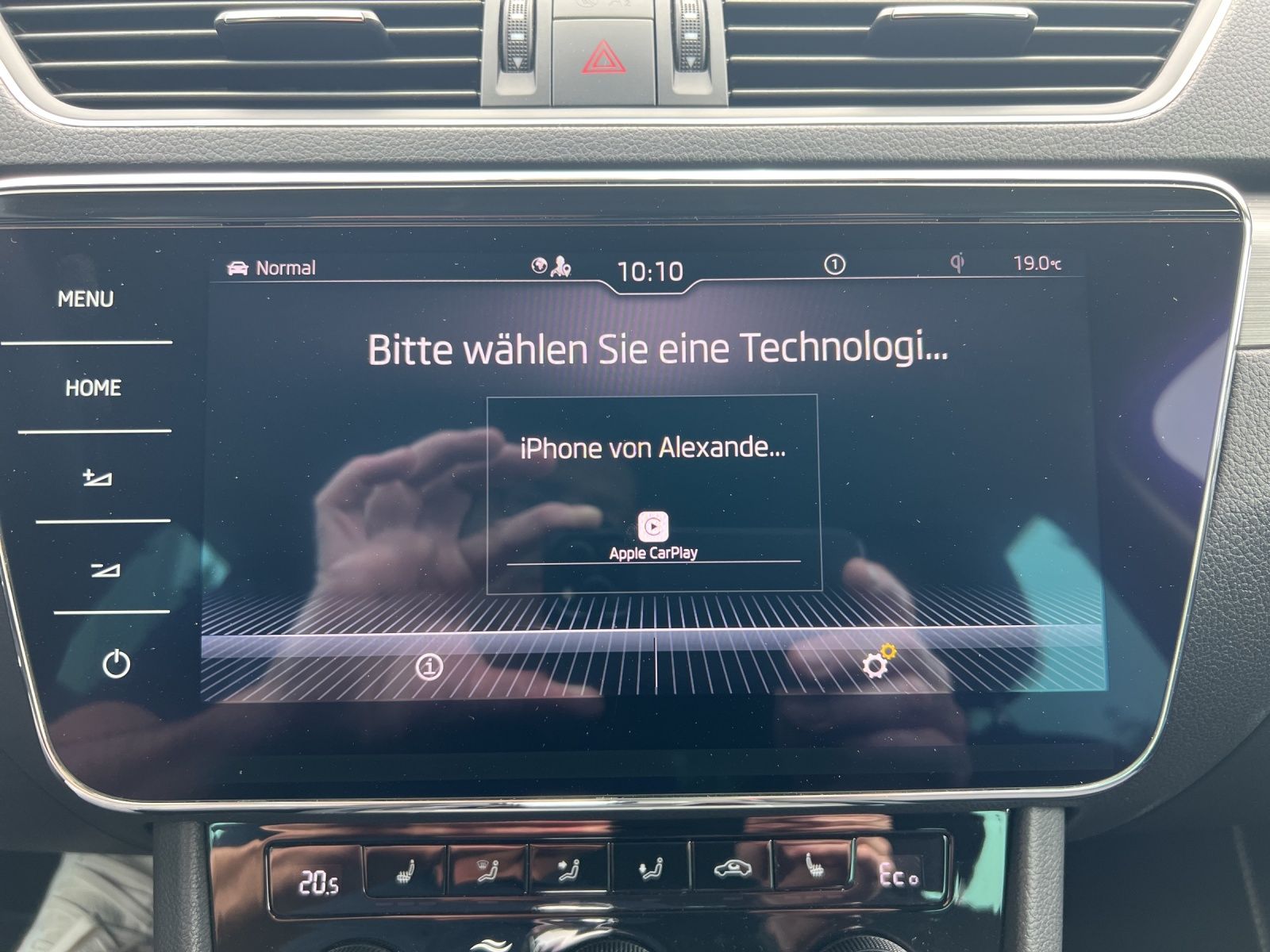 Fahrzeugabbildung SKODA Superb Combi Style iV Matrix Navi ACC DCC RFK