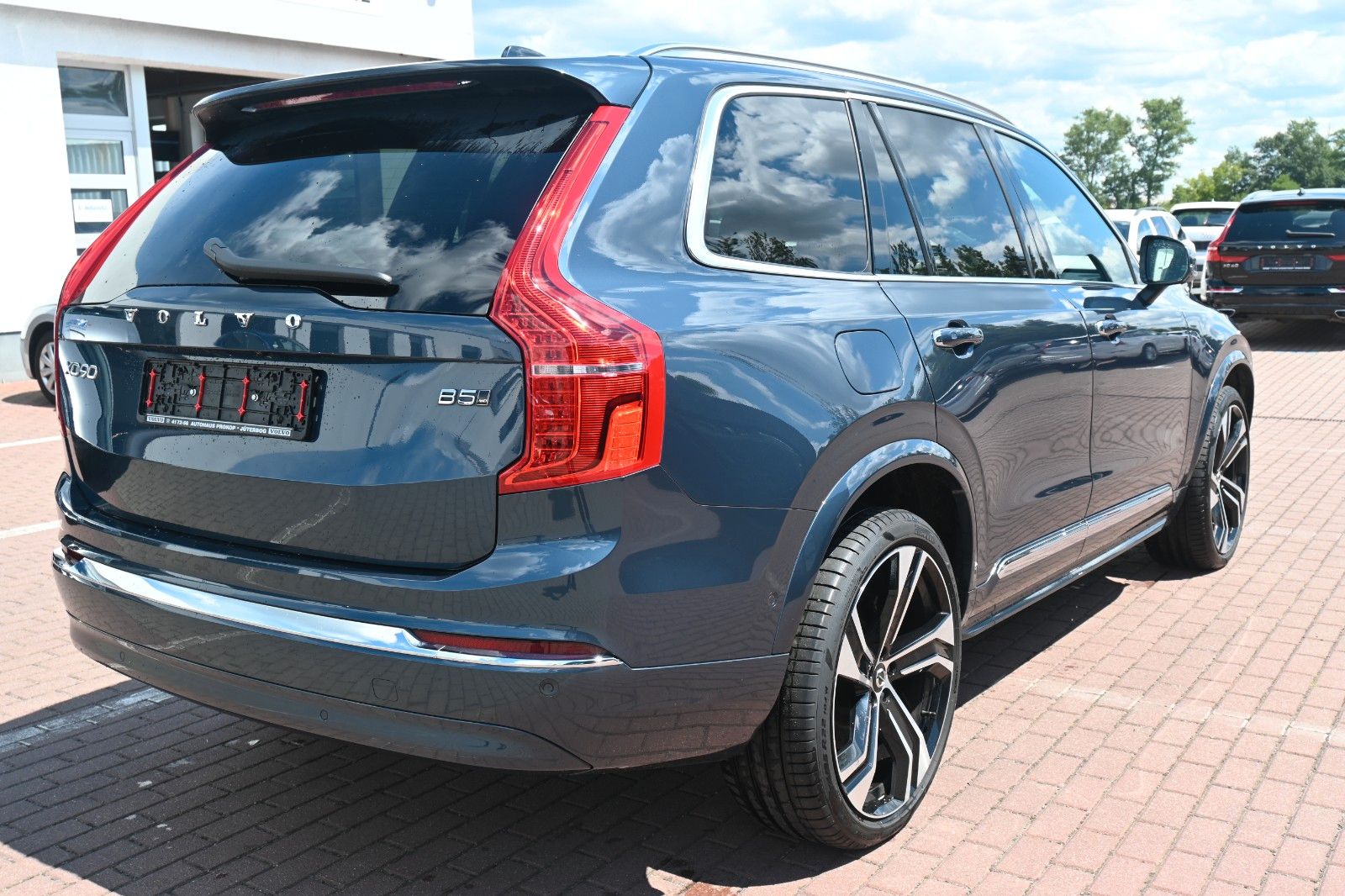 Fahrzeugabbildung Volvo XC90 B5 PlusBright*360*H/K*STHZ*LUFT*AHK*7S*PANO