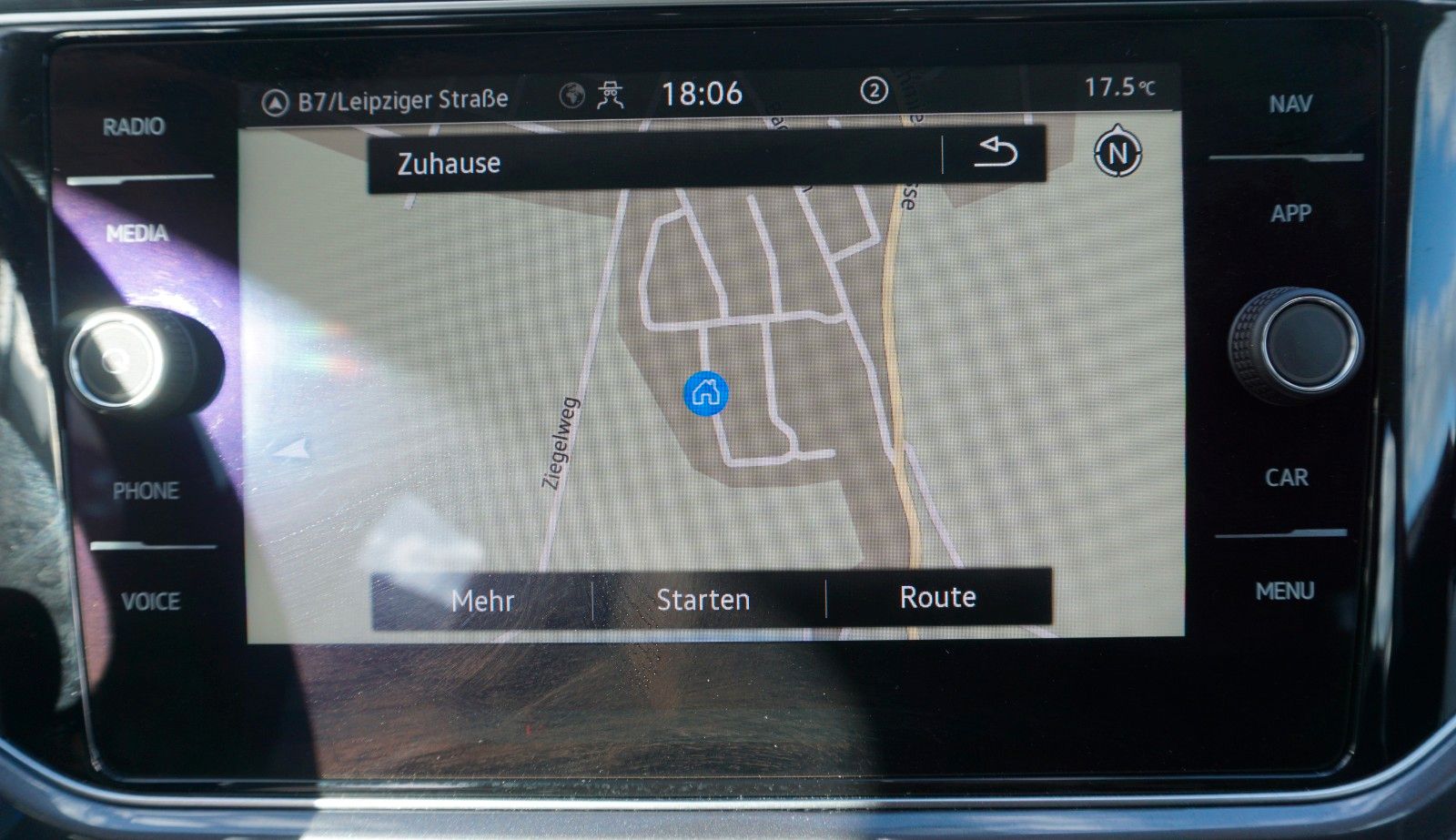 Fahrzeugabbildung Volkswagen T-Roc Sport, Sport Fahrwerk, Navi, Kamera, WR