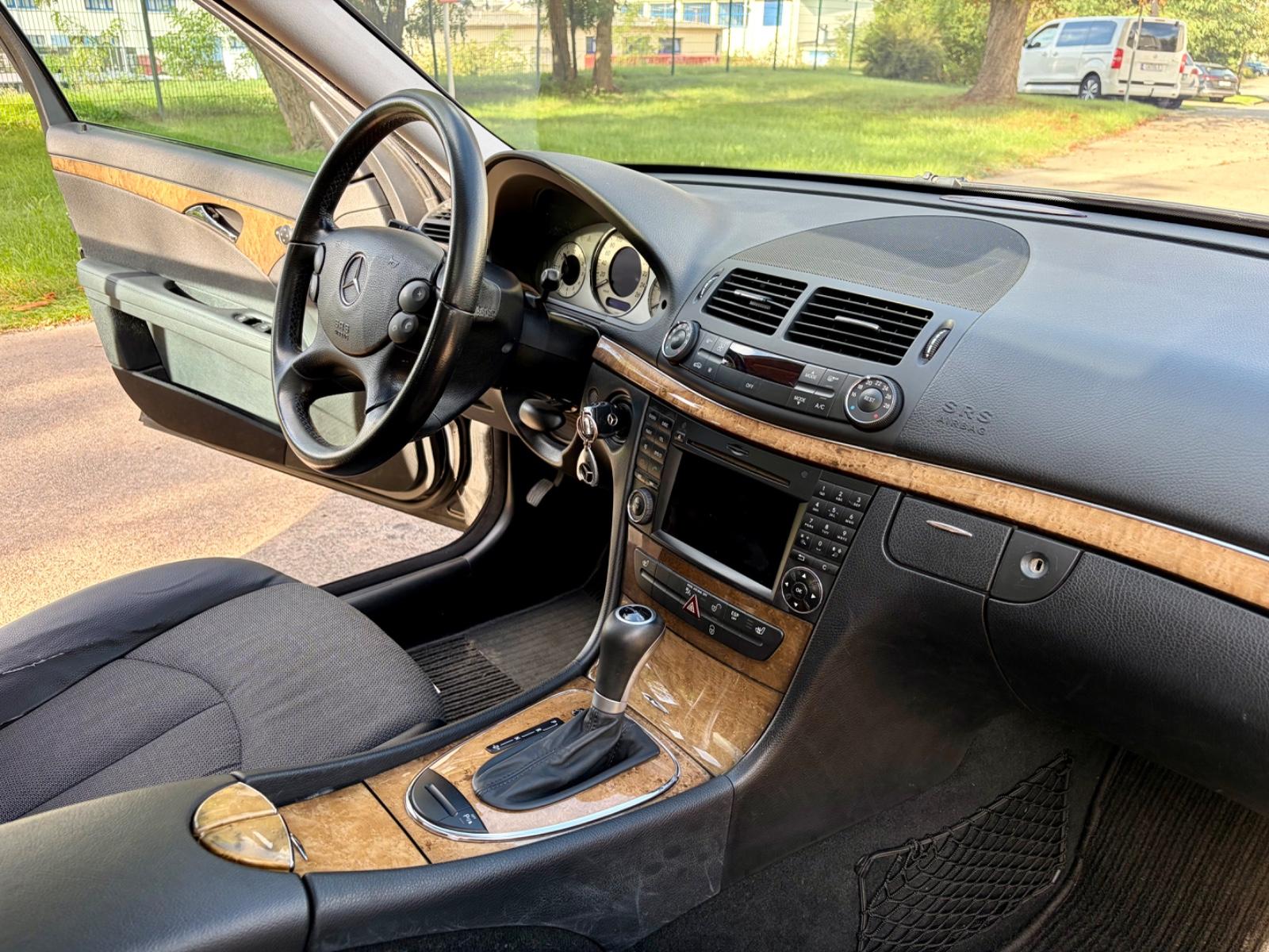 Mercedes-Benz E220 2008 — photo 8