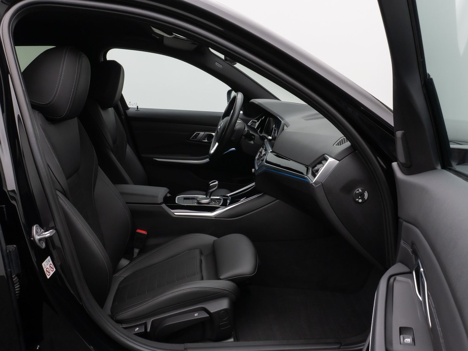 Fahrzeugabbildung BMW 330e xD SportLine Laser HUD DAB HiFi Komfort PDC