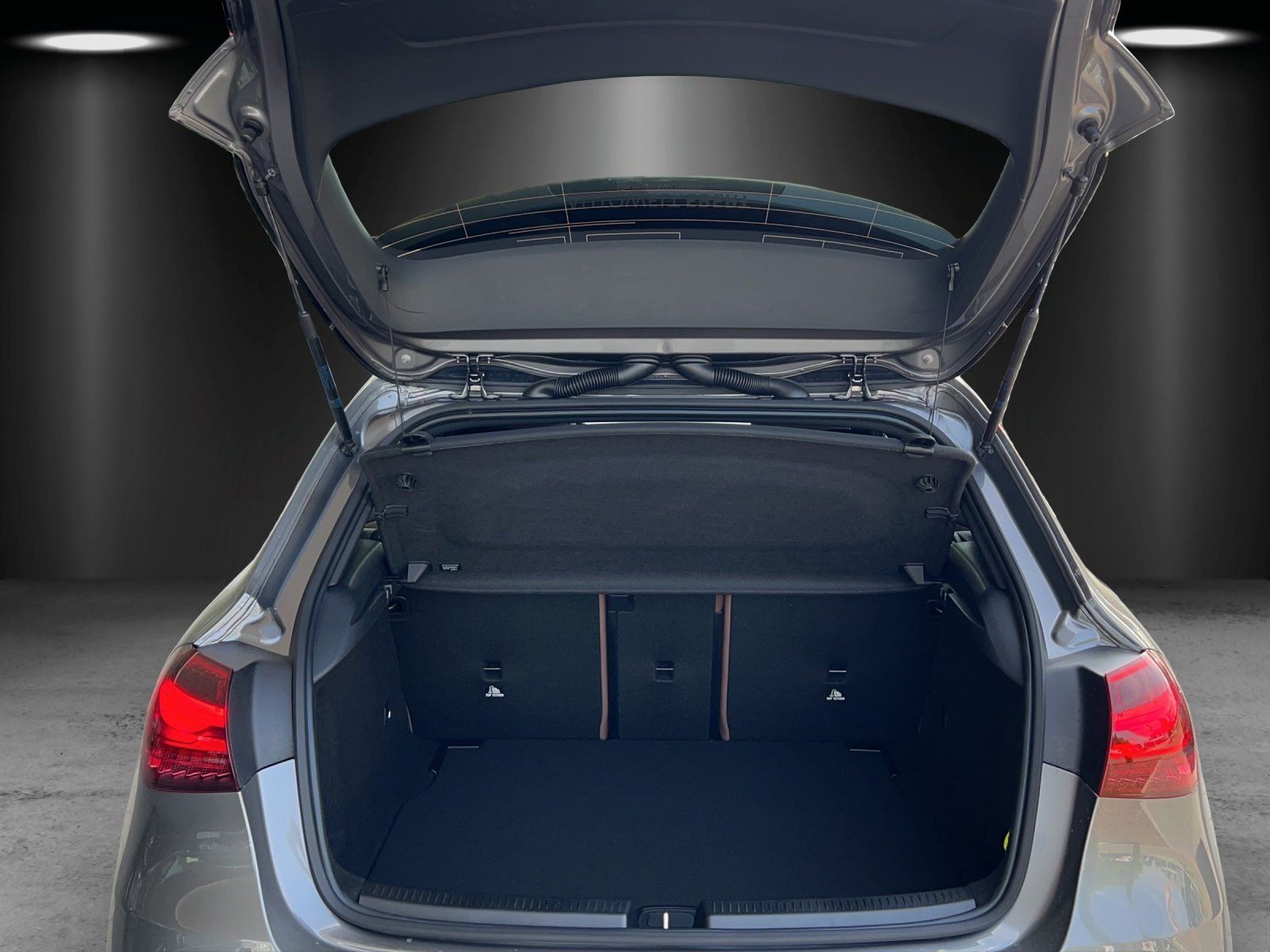 Fahrzeugabbildung Mercedes-Benz A 200+AMG Pano KeyGO NIGHT Totwinkel KAMERA