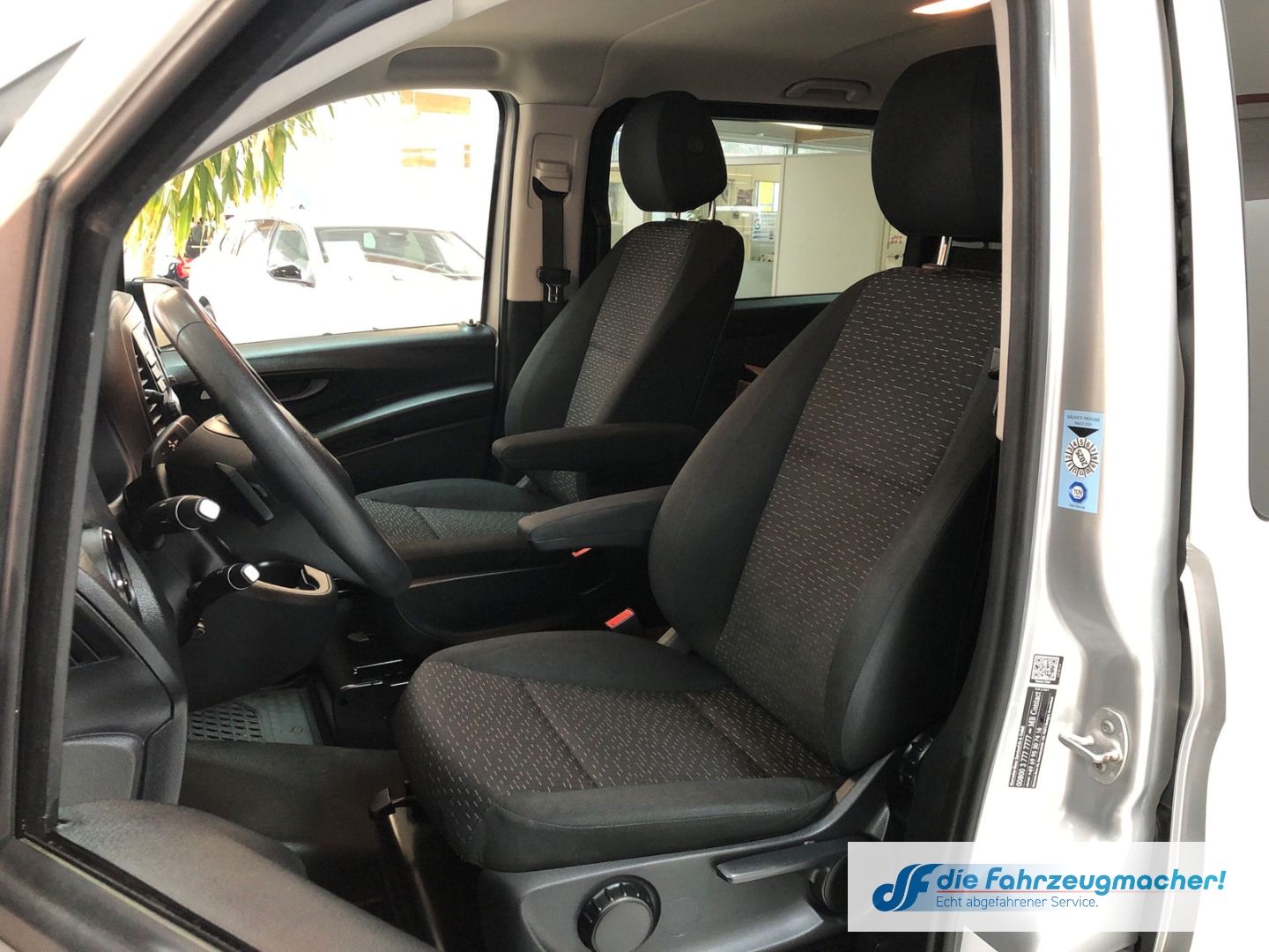 Fahrzeugabbildung Mercedes-Benz Vito Mixto 114 CDI 4x4 kompakt Navi Digitales Co