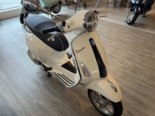 Vespa PRIMAVERA 125 E5+ Yacht Club Neufahrzeug