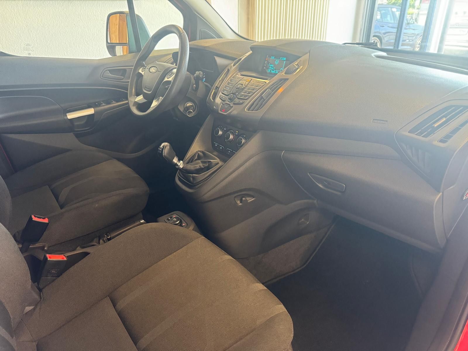 Fahrzeugabbildung Ford Tourneo Connect / KLIMA / PDC / WINTERPAKET