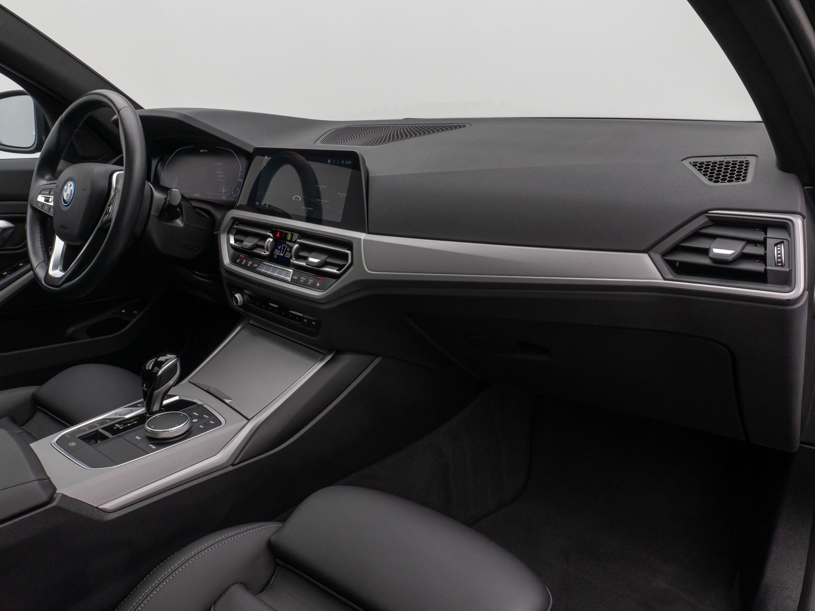 Fahrzeugabbildung BMW 320e xD Panorama Kamera DAB HiFi Alarm Sport LED