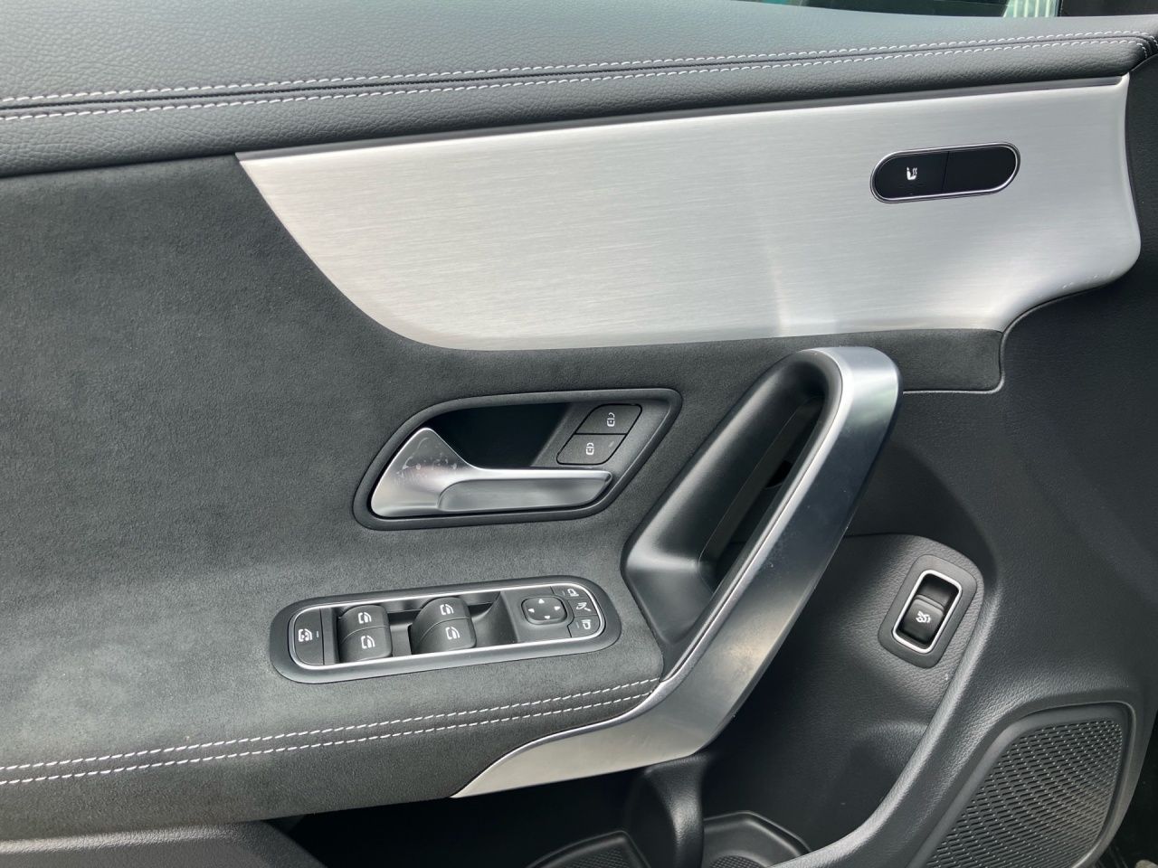 Fahrzeugabbildung Mercedes-Benz CLA 200 d Coupé AMG+NIGHT+AHK+MULTIBEAM+KAMERA+