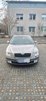 Skoda SKODA OCTAVIA 1.6/BENZIN/AUTOMATIK/DSG/PDC... - Skoda Octavia mit Benzin-Antrieb: Limousine, 1.6