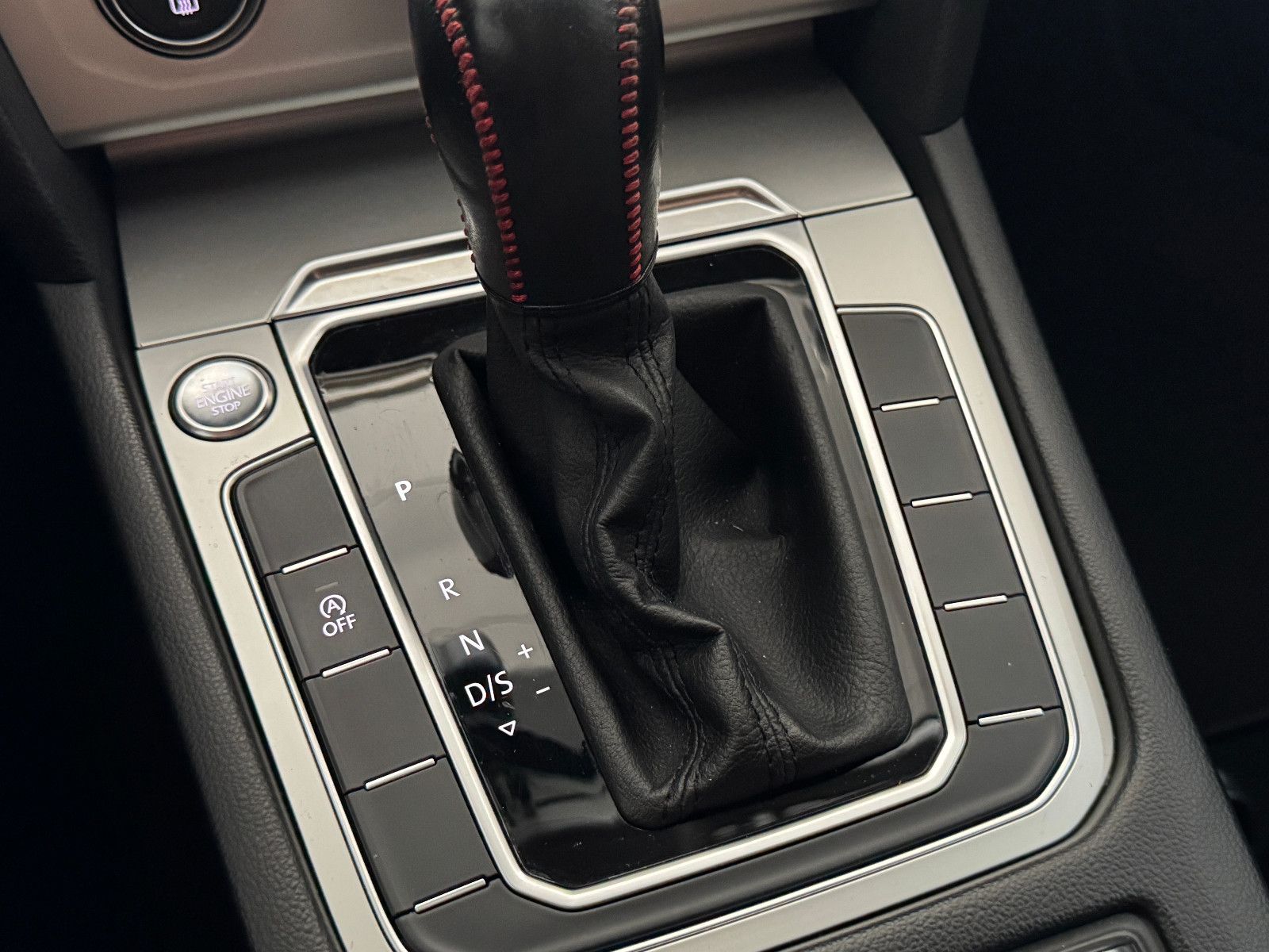 Fahrzeugabbildung Volkswagen Passat 2.0 TDI DSG COMFORTLINE NAVI LED AHK ACC