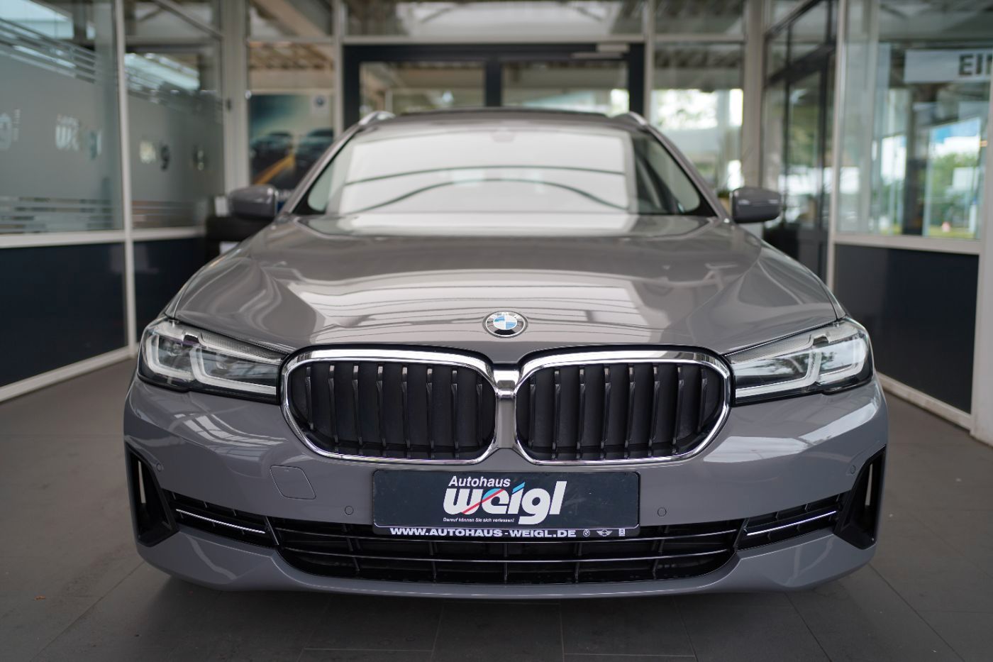 Fahrzeugabbildung BMW 520dA xDrive 3xKlima+Glasdach+LED+ParkAssist+AHK
