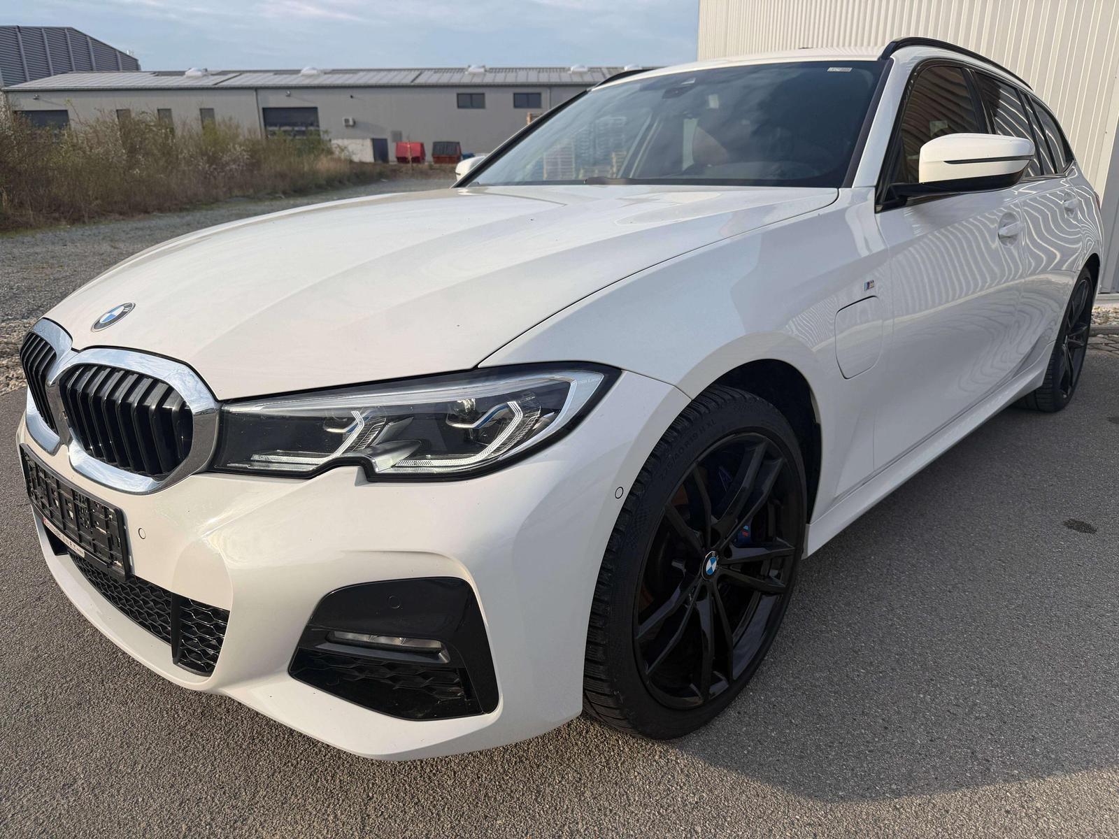 BMW 330 330 e M Sport *DAB*SITZHEIZUNG*KAMERA*TOP*