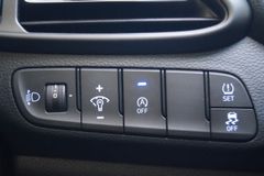 HYUNDAI i30 1.0 T-GDI NAVI-KAMERA-LED-TEMPOMAT-SHZG-2xPD