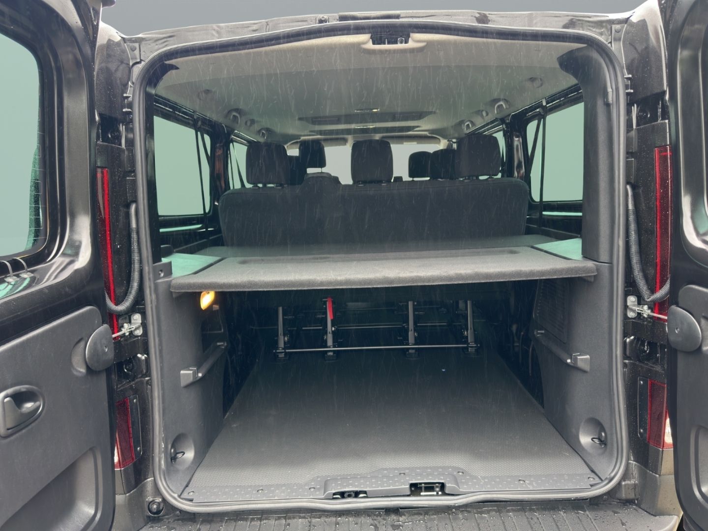 Fahrzeugabbildung Renault Trafic Combi L2H1 3,0t EQUILIBRE 2.0 BLUE dCi 15
