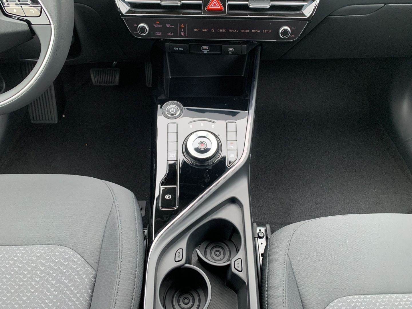Fahrzeugabbildung Kia Niro STANDARD  64,8-kWh-Batterie*FREISPECHEINRIC