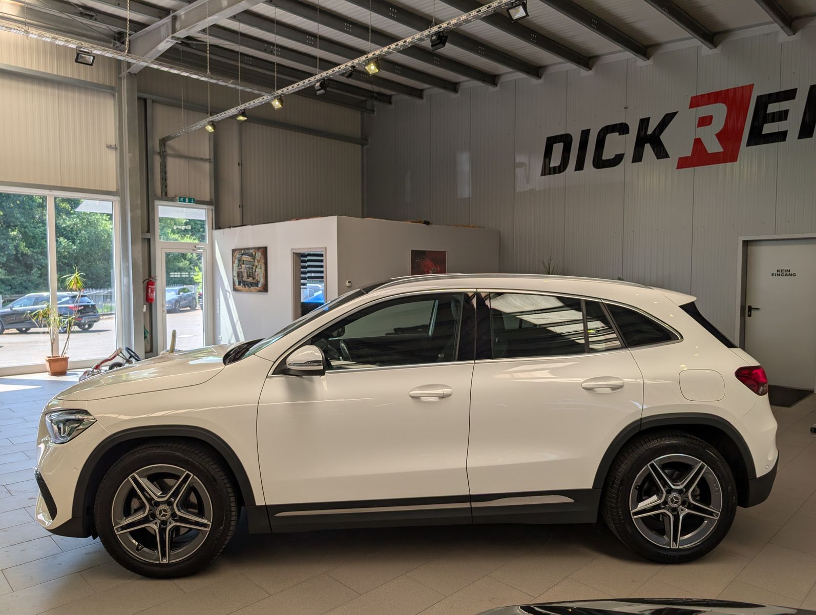 Fahrzeugabbildung Mercedes-Benz GLA 200 d DCT AMG-Line LED StandHz Dinamica Pano