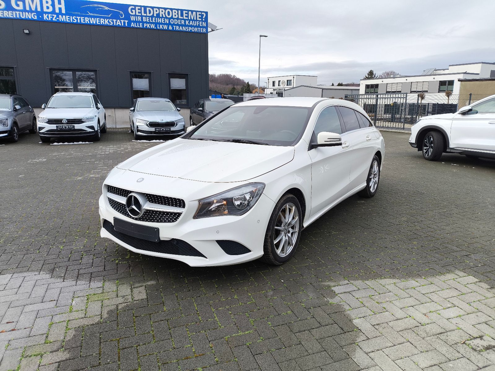 MERCEDES-BENZ CLA 180 Shooting Brake