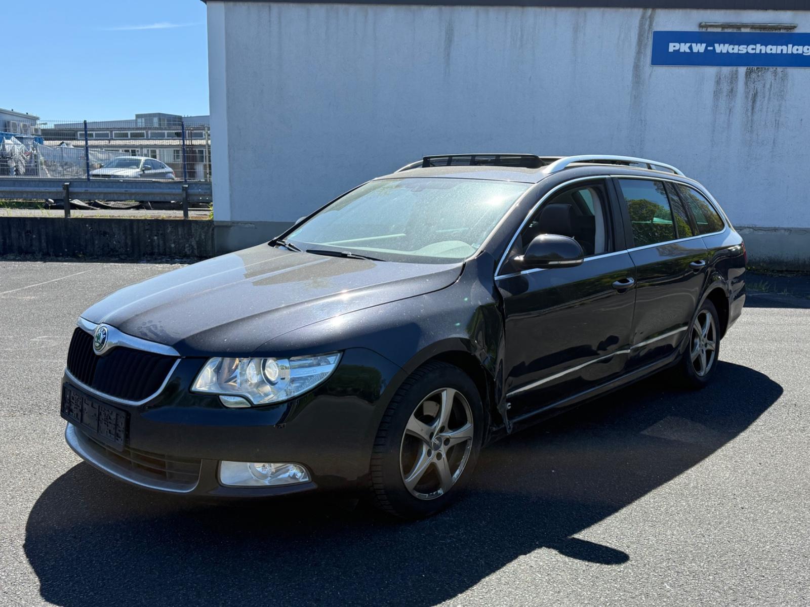 Skoda Superb 2.0TDI DSG Combi Elegance*Massage*Leder*