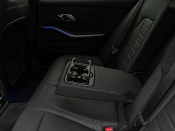 Fahrzeugabbildung BMW 320d Tour Sport Line AHK Standheizung LaserLicht