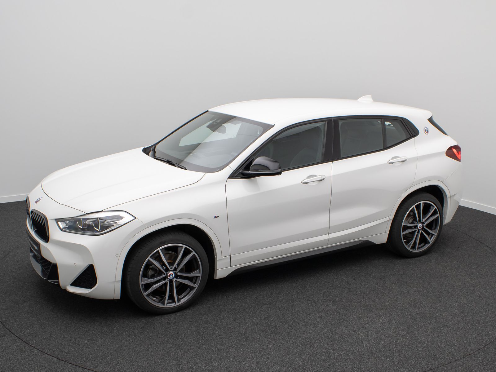 Fahrzeugabbildung BMW X2 sD18d M Sport DAB Kamera LED ParkAss Navi 19"