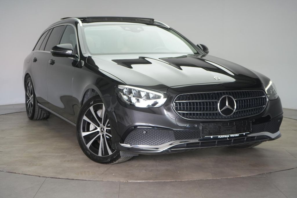 Image of Mercedes-Benz E 300