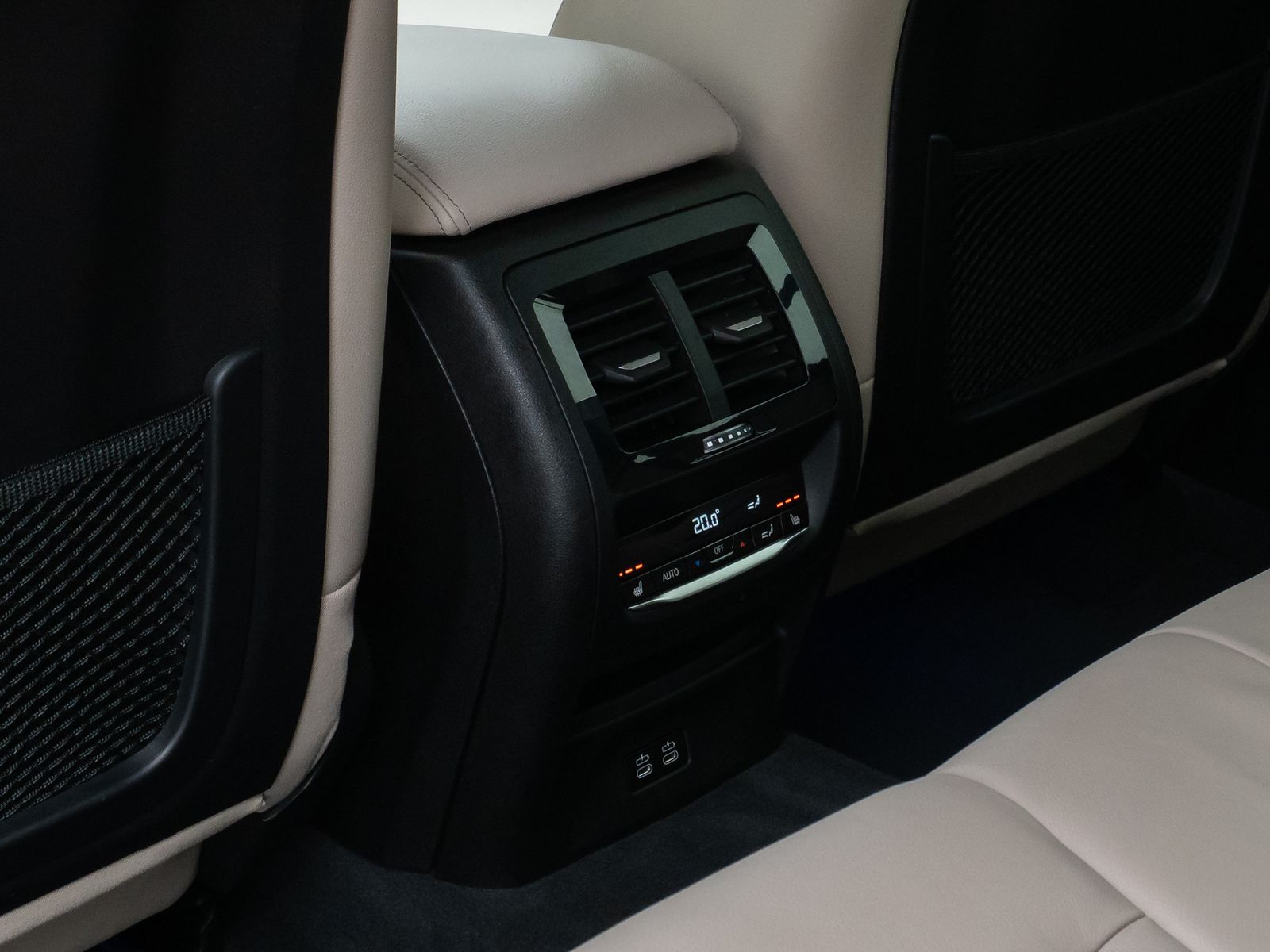 Fahrzeugabbildung BMW X3 xD30d M Sport Kamera DAB HiFi AHK Komfort 20"