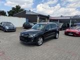 Volkswagen Tiguan Sport & Style 4Motion Navi AHK Sitzhz PDC - Volkswagen Tiguan: Schwarz