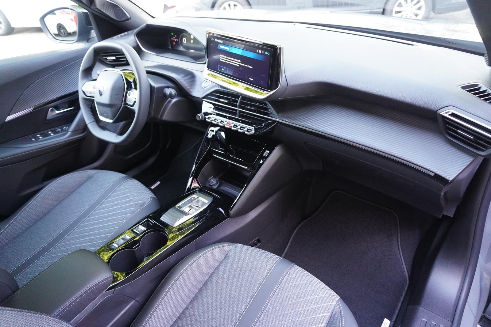 Peugeot 2008 PureTech 145 Aut. LED ACC Navi 360°