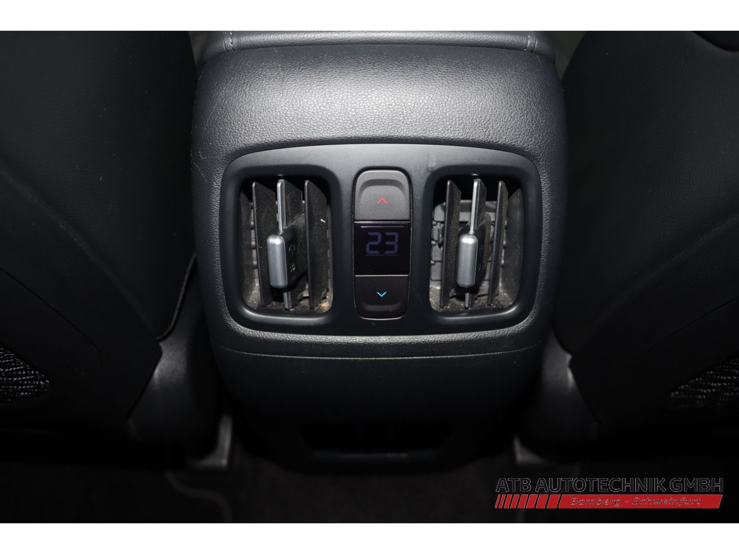 Fahrzeugabbildung Hyundai Tucson Prime PHEV 1.6 T-GDi 265PS 6-AT 4WD 97,7%