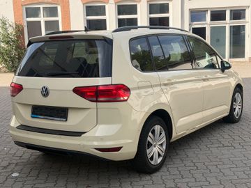Volkswagen Touran - 10