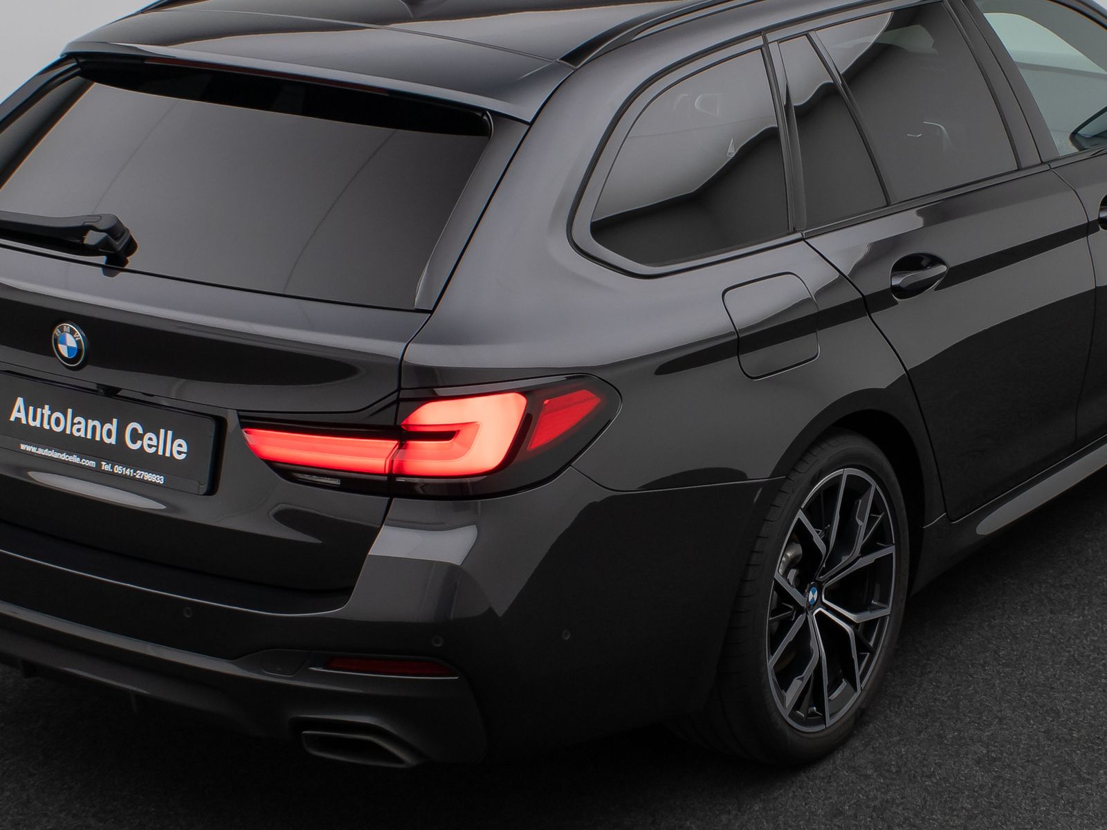 Fahrzeugabbildung BMW 530d xD M Sport Kamera HUD DAB H/K Komfort Alarm