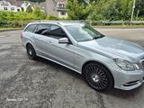 Mercedes-Benz E 250 T BlueEFFICIENCY AVANTGARDE AVANTGARDE - Mercedes-Benz Kombi aus dem Jahr 2011