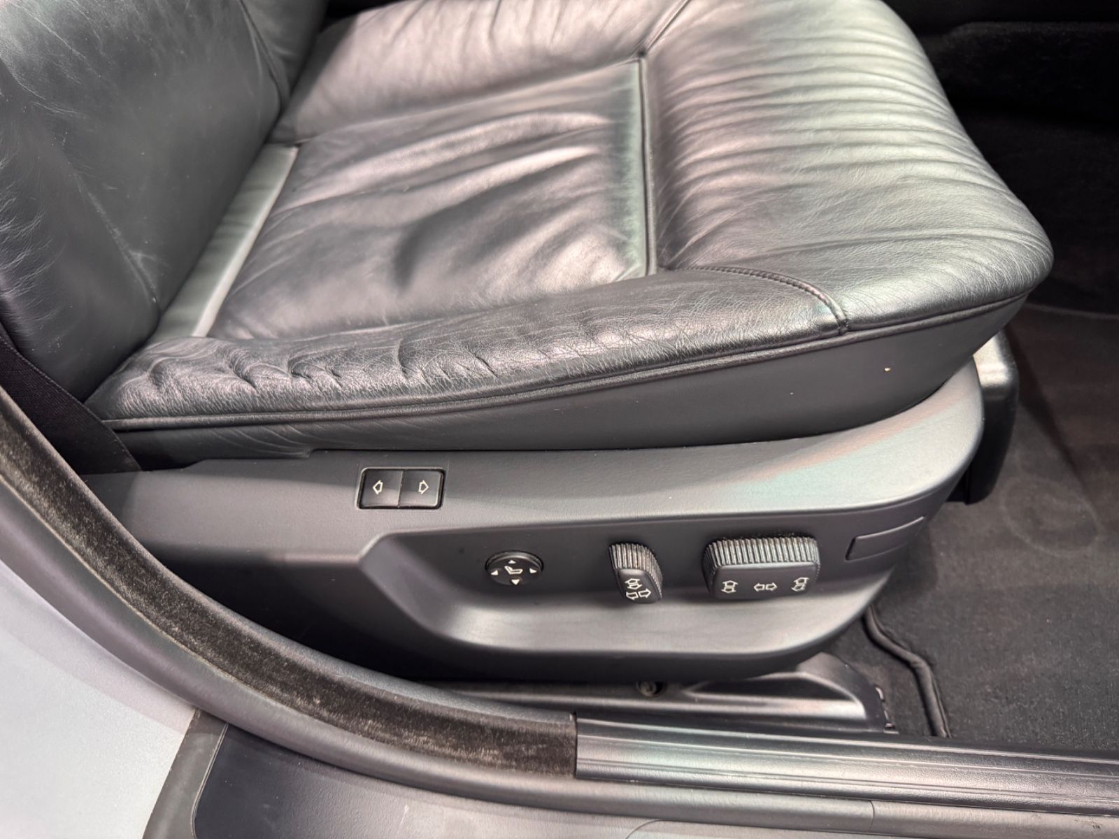 Fahrzeugabbildung BMW 540i LIM|AUTOMATIK|16:9 NAVI|LEDER|DOPPELVERGLAS