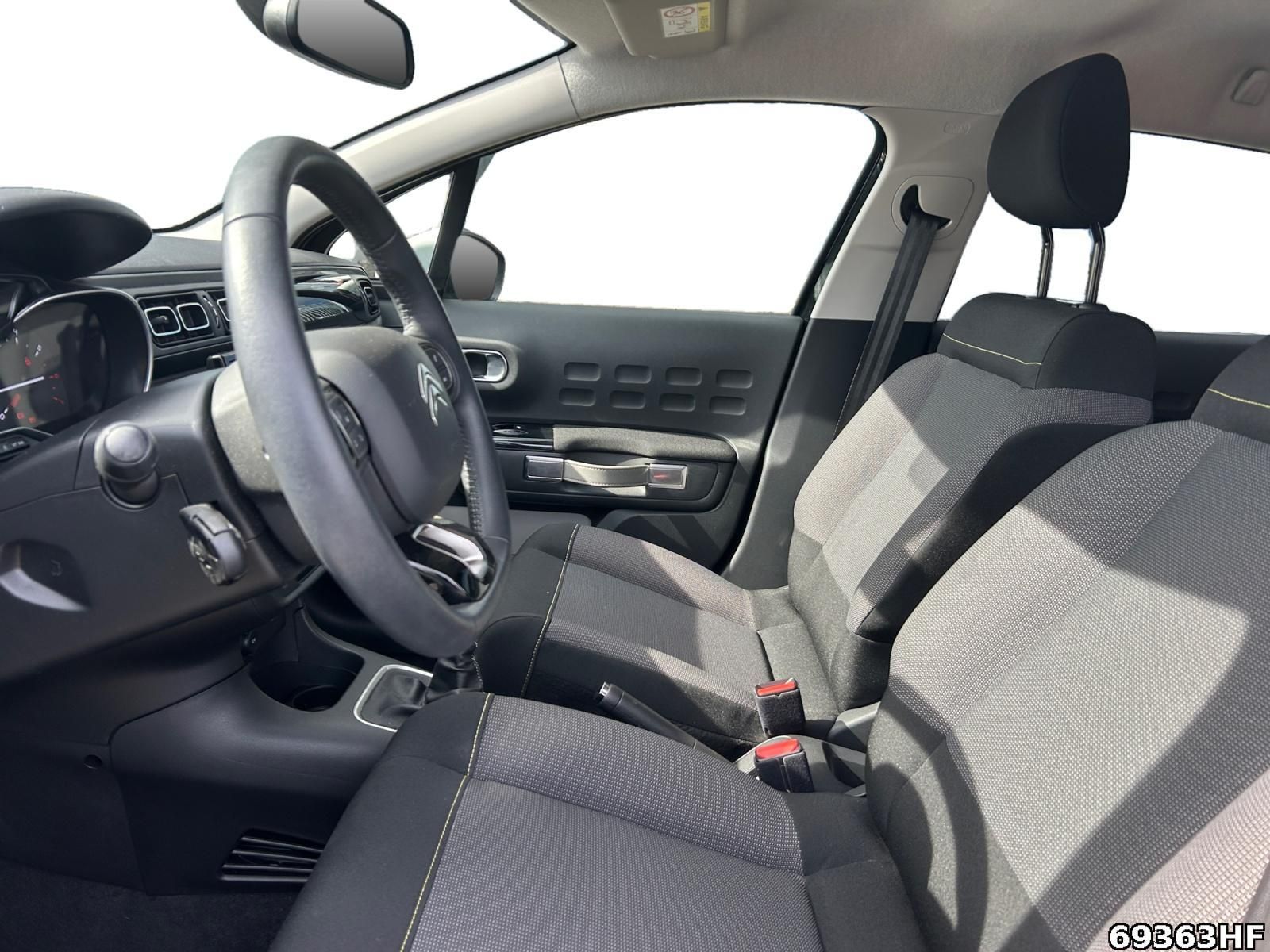 Fahrzeugabbildung Citroën C3 1.2 PureTech 110 Shine S&S *SHZ*NAVI*PDC