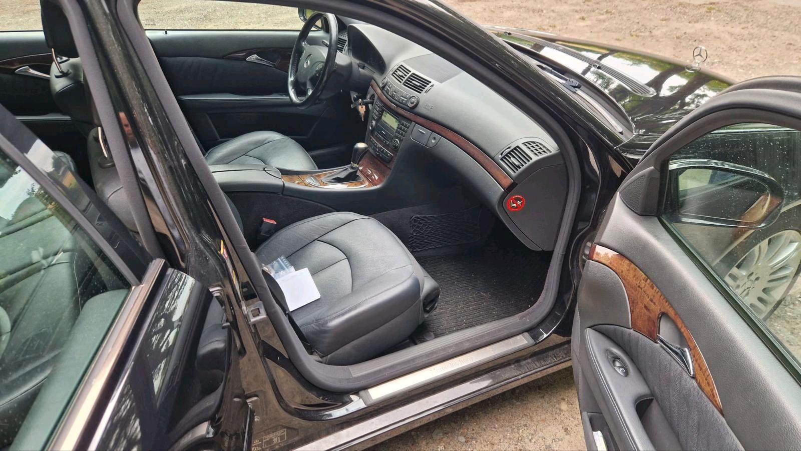 Mercedes-Benz E200 2005 — photo 10