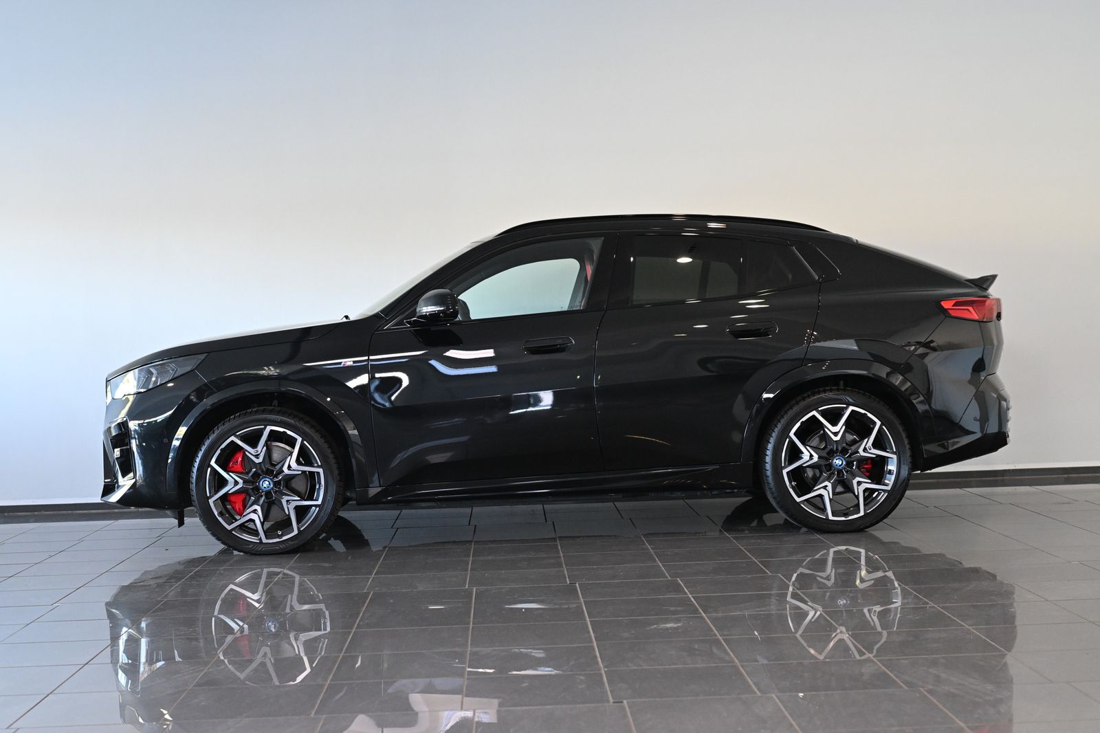BMW iX2 30 xDrive M Sport Pro AHK M-Sitze Pano ACC imagem 3