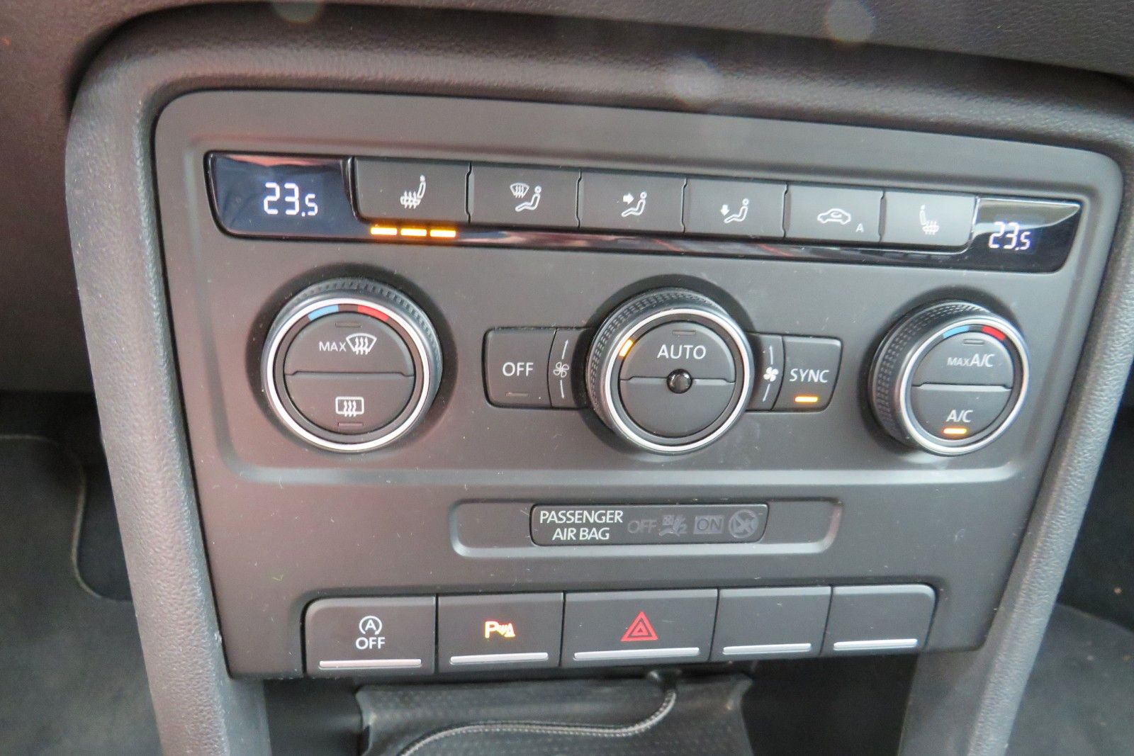 Fahrzeugabbildung Volkswagen Beetle Lim. Club XENON NAVI APP-CONNECT PDC 18`