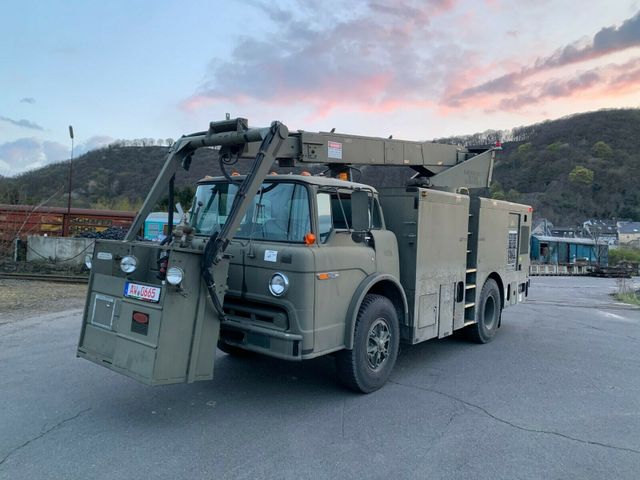 Ford F8000 Deicer US Army 13Meter Ausfahrbar