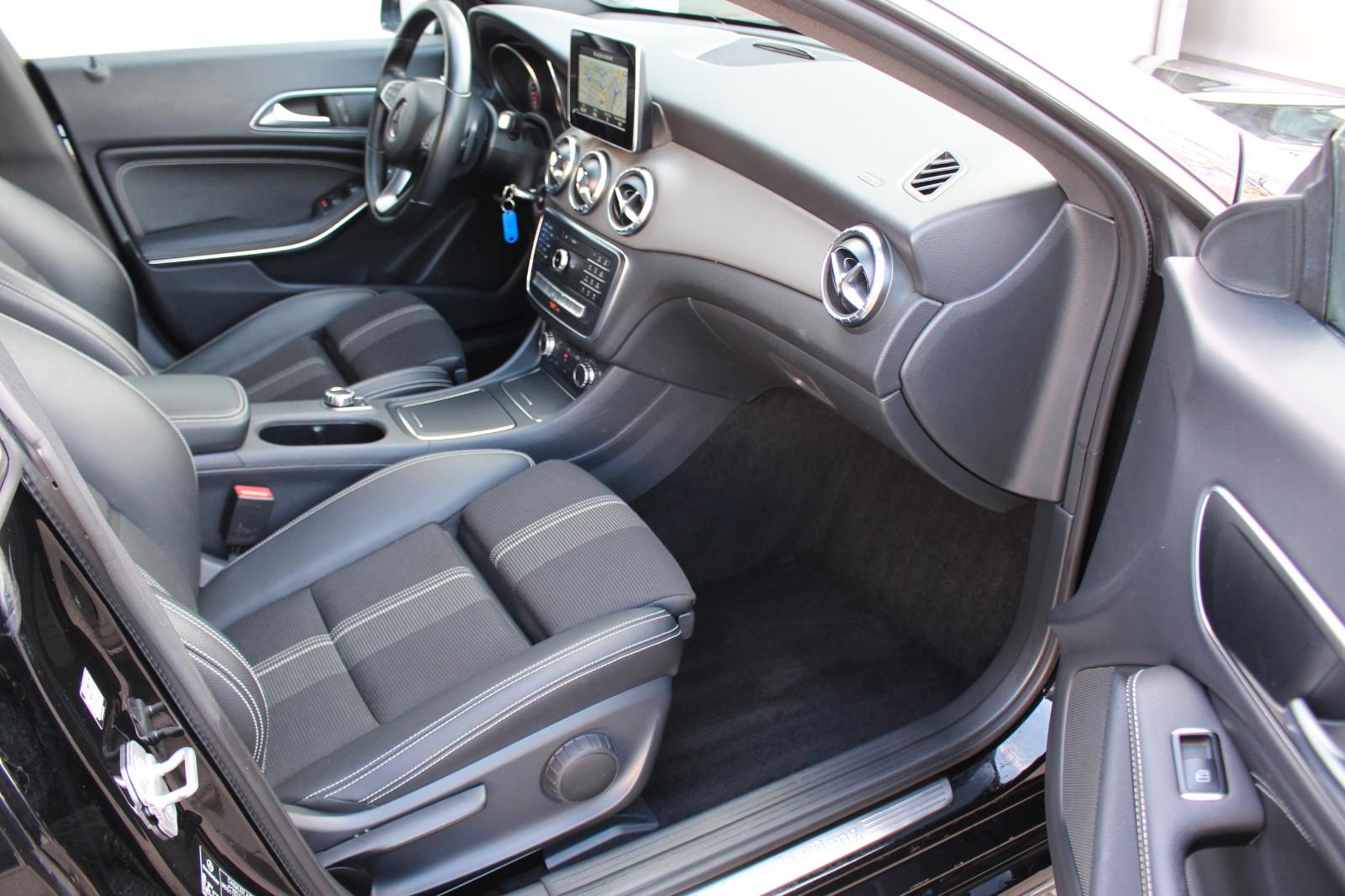 Mercedes-Benz CLA 180 Shooting Brake AMG line+Navi+LED+T-Leder
