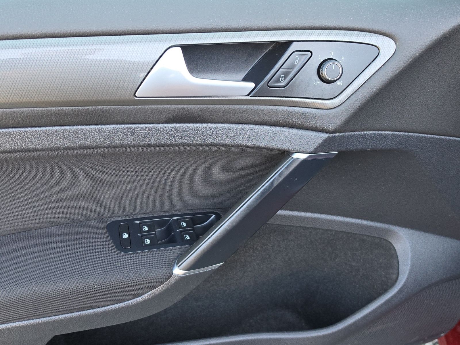 Fahrzeugabbildung Volkswagen Golf VII IQ.DRIVE Start-Stopp AUTOMATIK NAVI