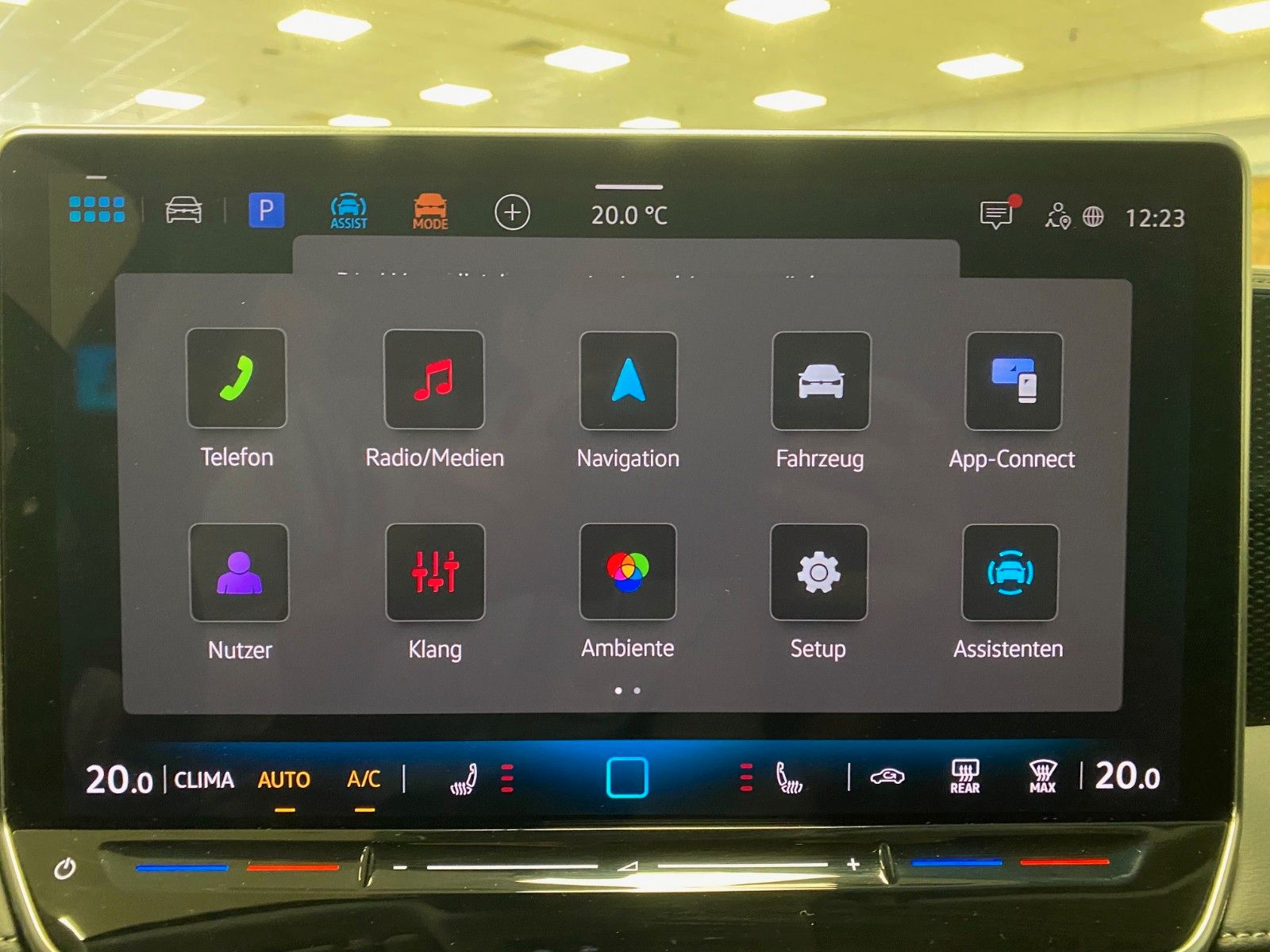 Fahrzeugabbildung Volkswagen Tiguan 1.5 eTSI OPF DSG +ACC+LED+NAVI+PARKASSIST