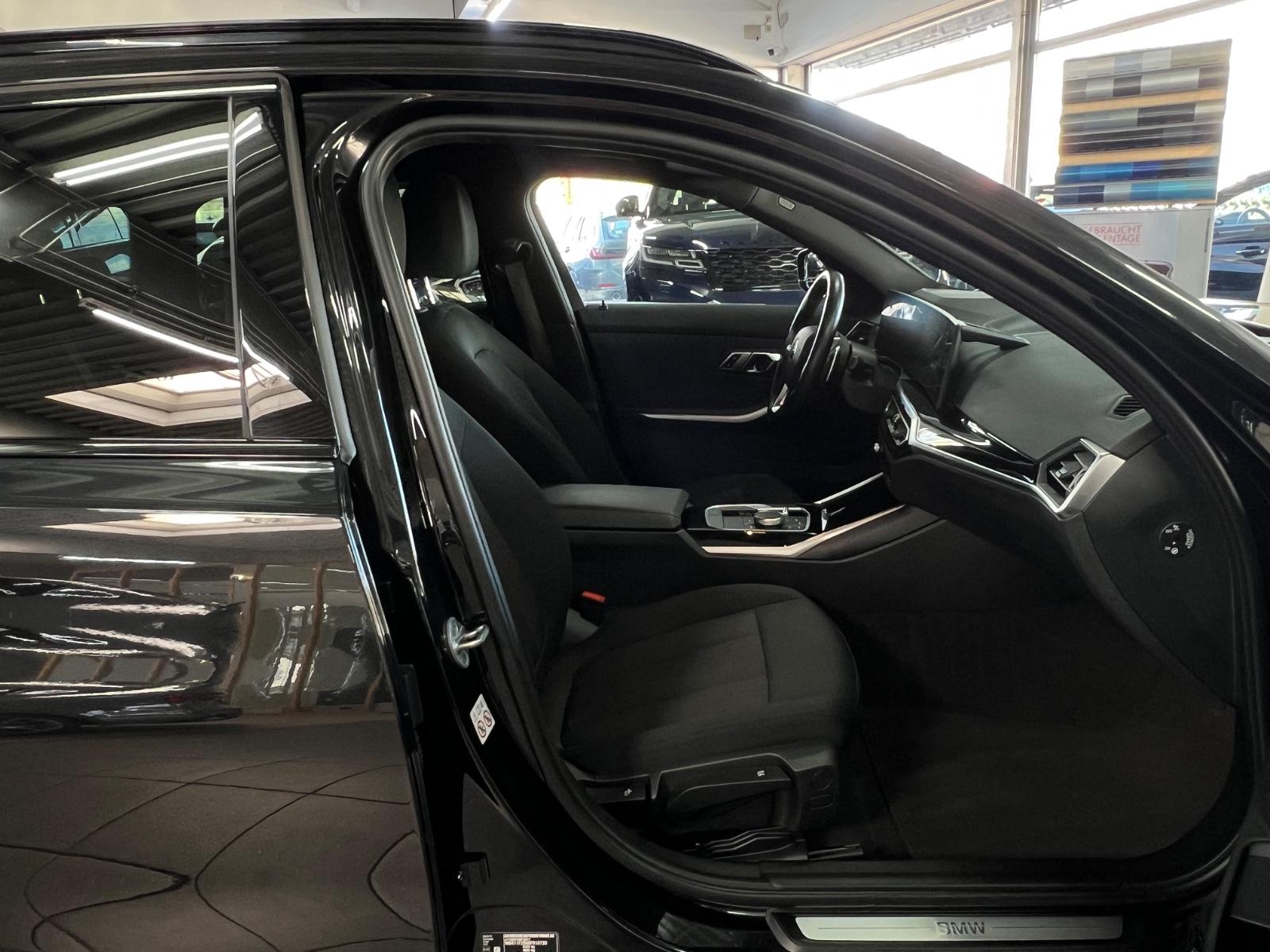BMW 318d Touring Himmel Anthrazit+Driving Assist