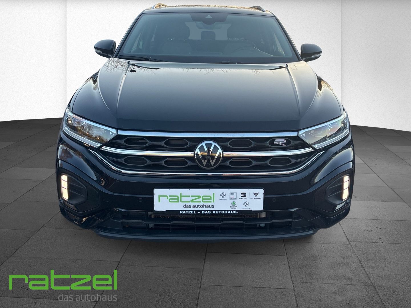 Fahrzeugabbildung Volkswagen T-Roc R-Line 1.5 TSI DSG Digitales Cockpit LED A