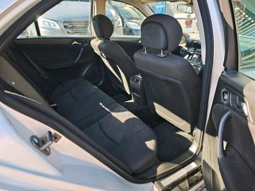 صورة 10 لـ 2006 Mercedes-BENZ C 180