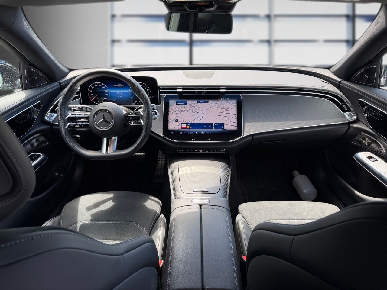 Fahrzeugabbildung Mercedes-Benz E 300 e T Hybrid AMG+AHK+4D BURM+DISTR+TOTW+KEYL