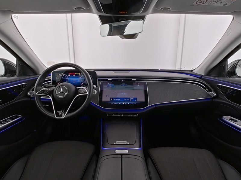 Fahrzeugabbildung Mercedes-Benz E 220 d AVANTGARDE*Pano*Distro*Totwink*CarPlay*
