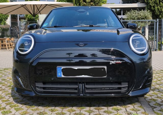 MINI Cooper SE  John Cooper Works Trim J01