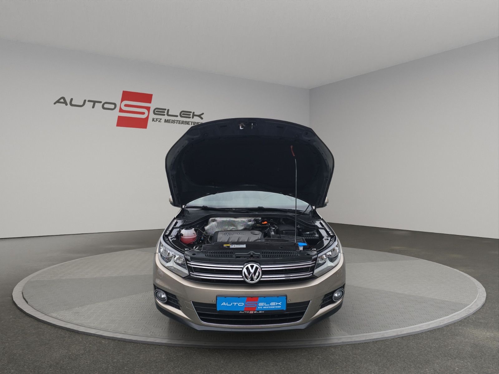 Fahrzeugabbildung Volkswagen Tiguan Sport & Style 4Motion+1.HAND+AUTOMATIK