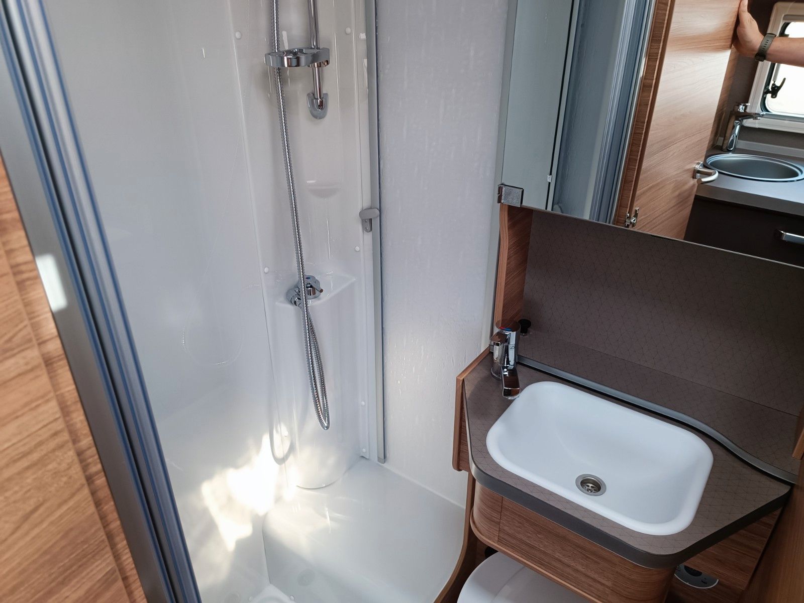 Fahrzeugabbildung Weinsberg CaraCompact 600MEG EDITION PEPPER *Solar*StKlima