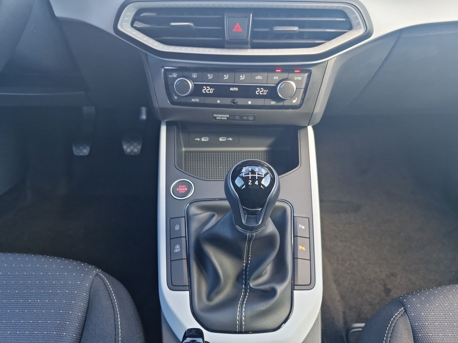 Fahrzeugabbildung SEAT Arona Road Edition 1.0 TSI LED KAMERA KLIMA